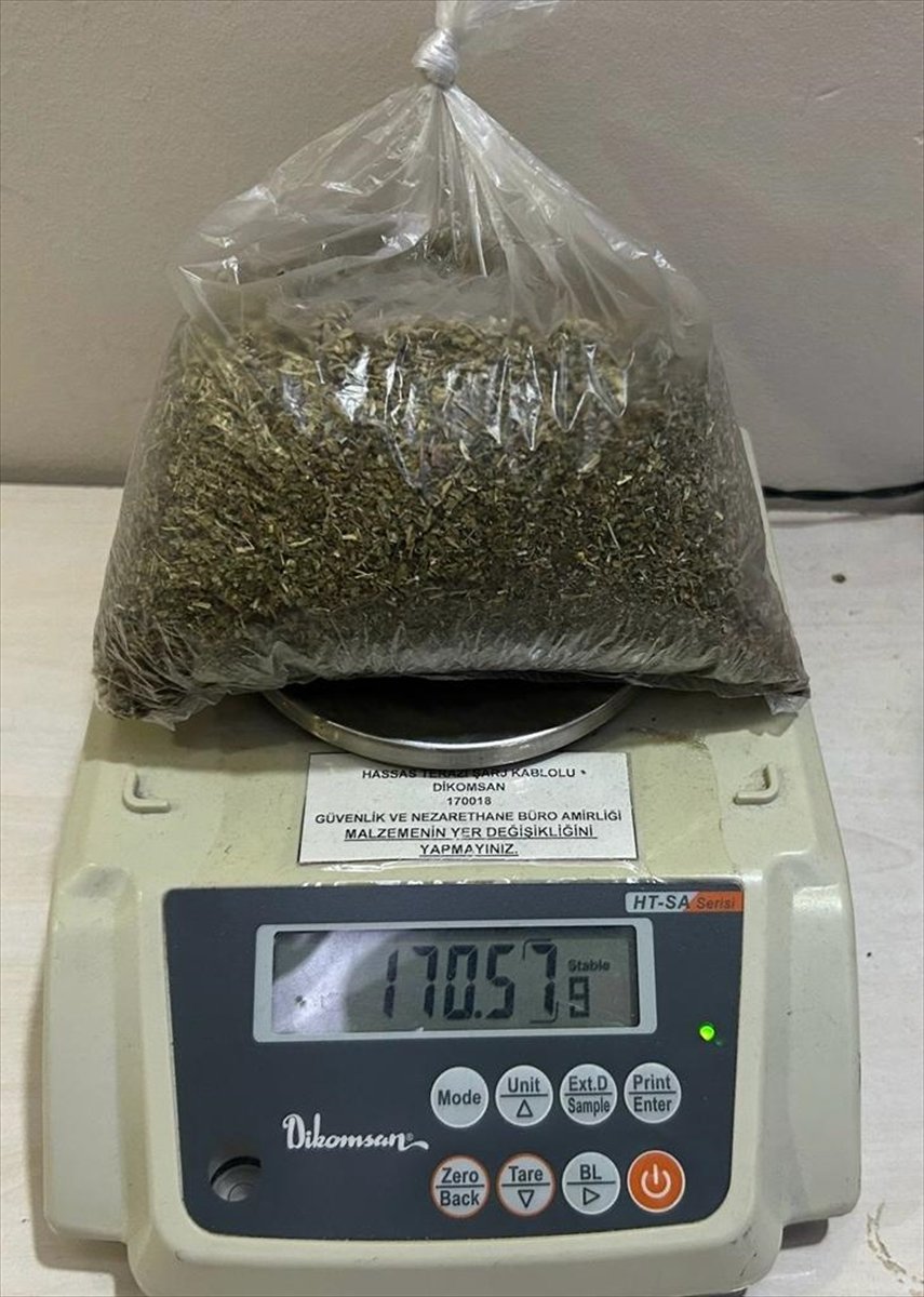 Motosikletli iki kişinin üzerinden bakın ne çıktı...