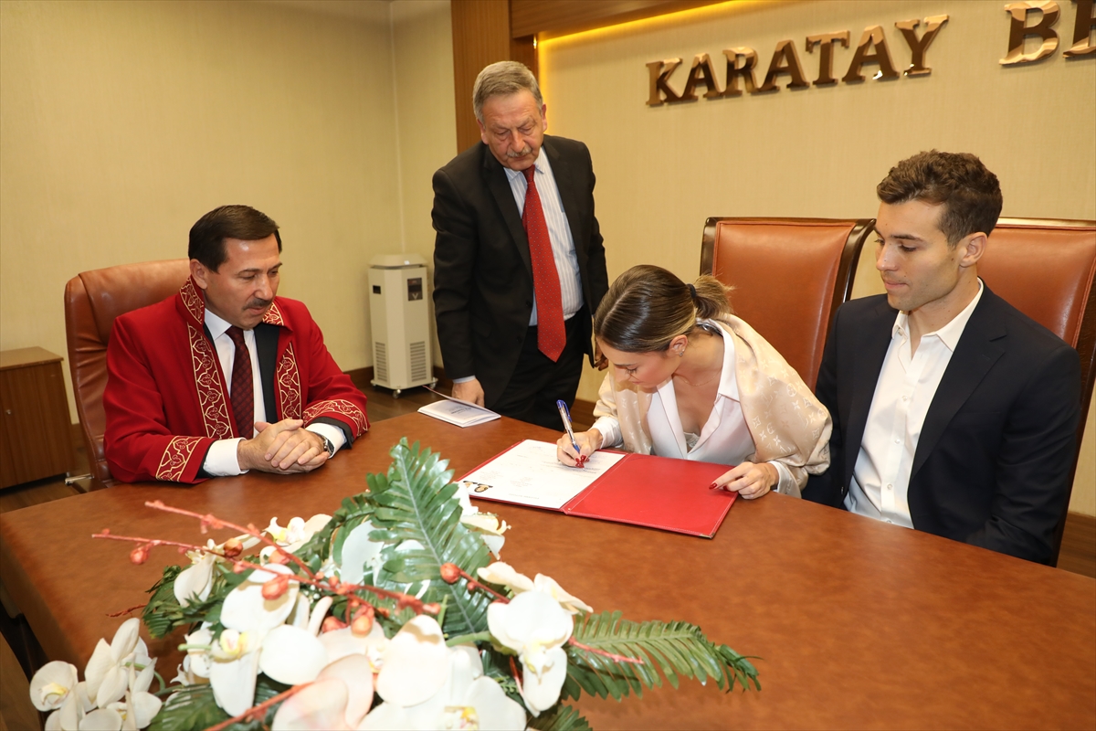 aa-20240129-33560971-33560968-konyasporun-brezilyali-futbolcusu-dunya-evine-girdi.jpg