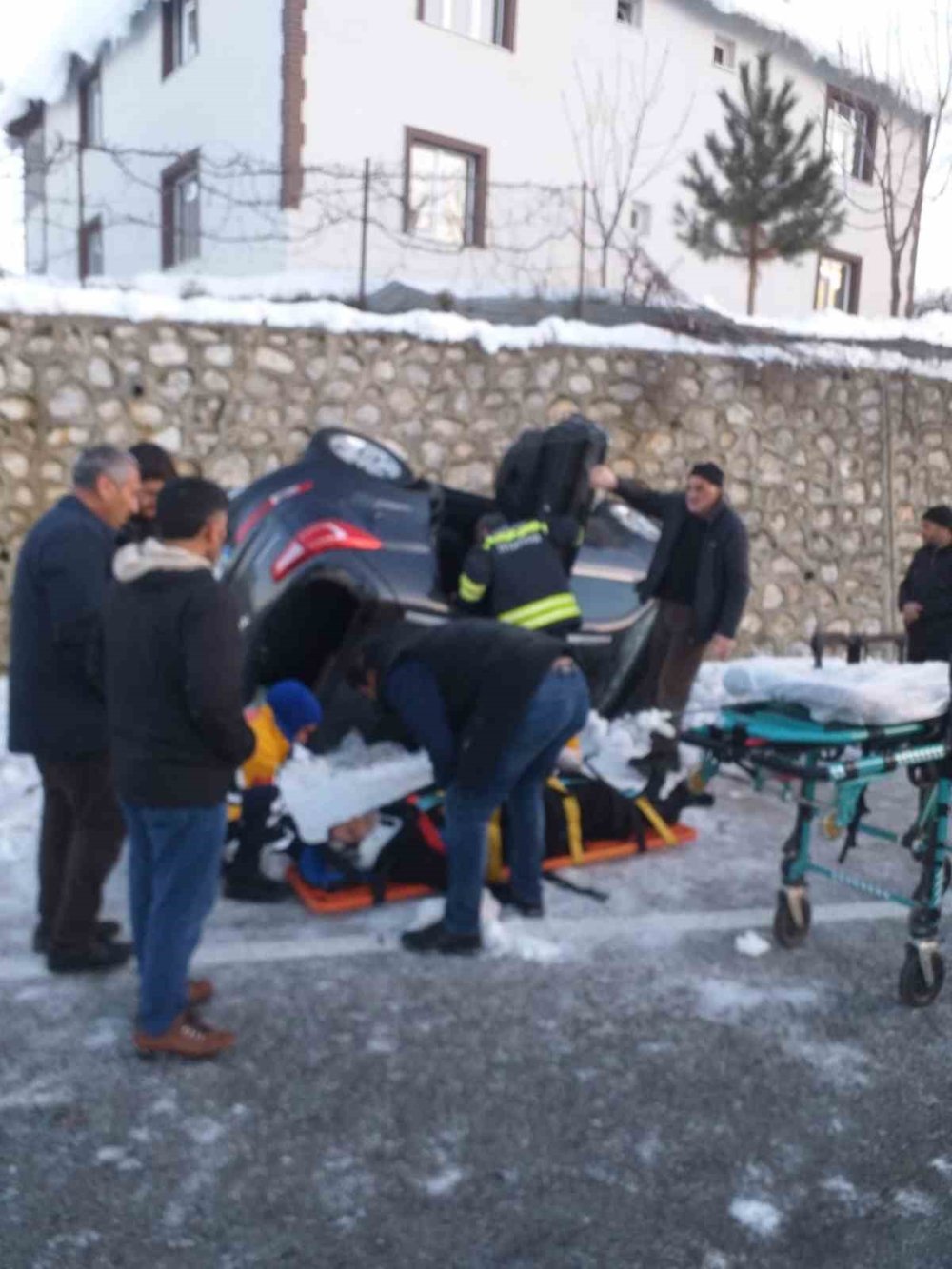 Feci kaza! Otomobil resmen takla attı... Çok sayıda yaralı var...
