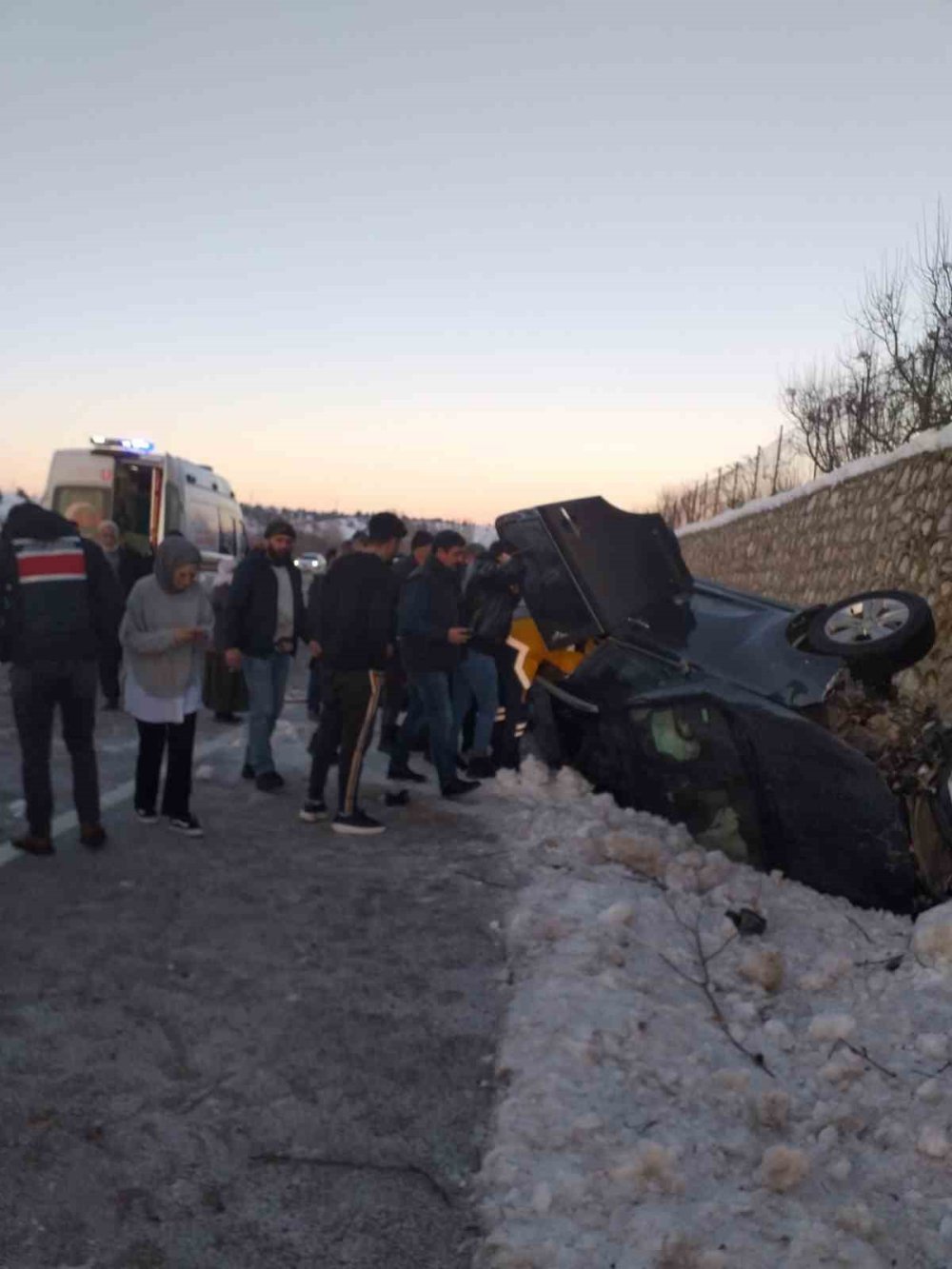 Feci kaza! Otomobil resmen takla attı... Çok sayıda yaralı var...