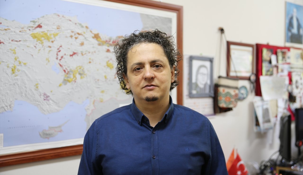 aa-20240502-34438862-34438859-bir-gecede-acilan-kacak-su-kuyulari-obruk-riskini-artiriyor-uyarisi.jpg