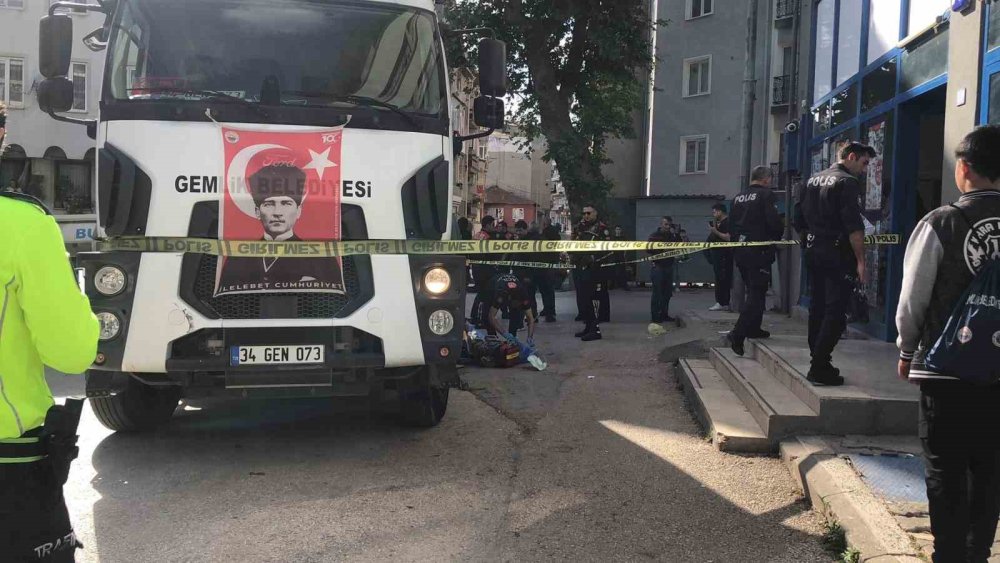 Feci kaza! Yaşlı kadın çöp kamyonun altında kaldı! Acı haber...