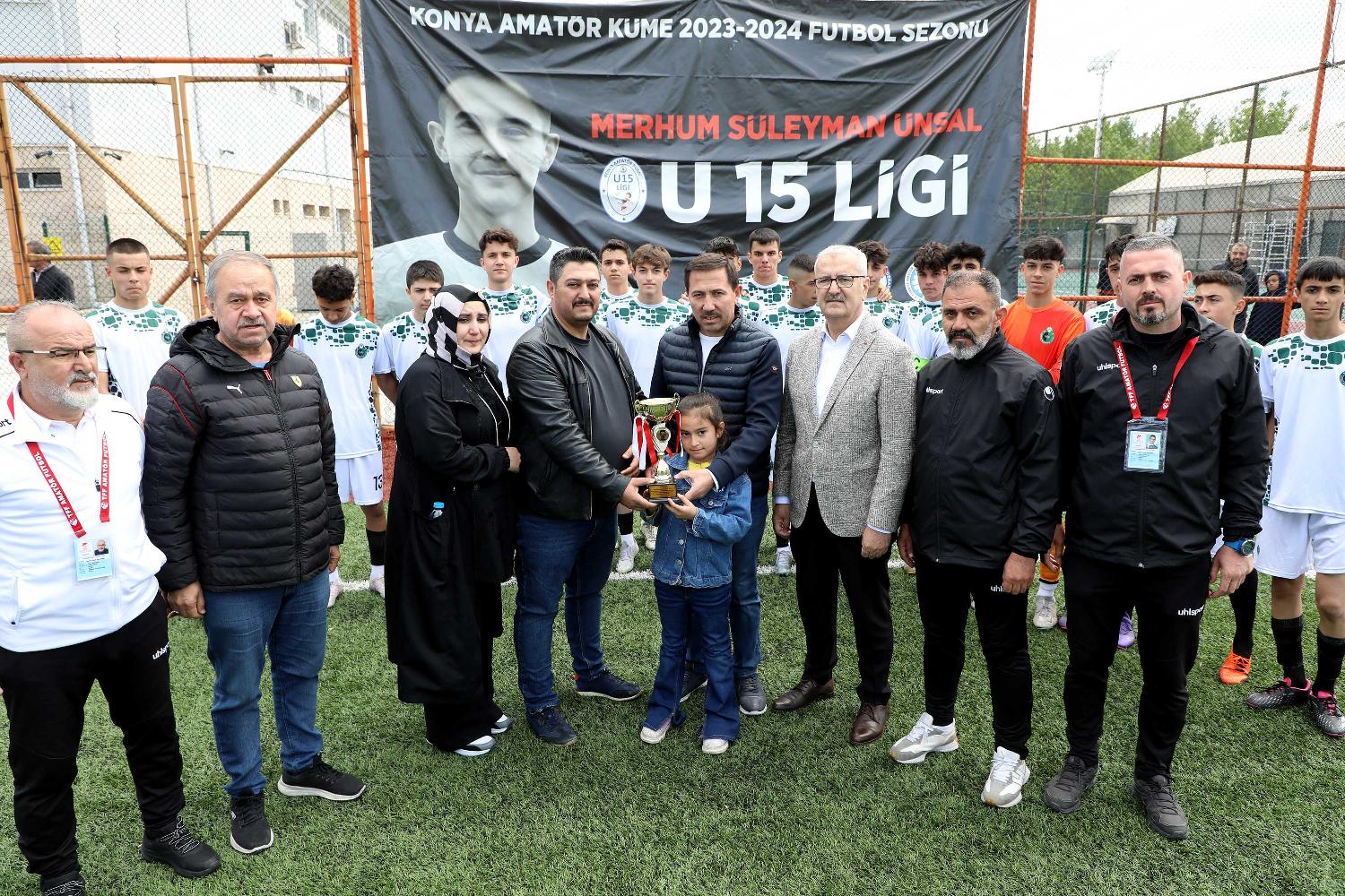 karatay-belediyespor-u15-futbol-takimi-u15-liginde-sampiyon-oldu-10-jpg-1500.jpg