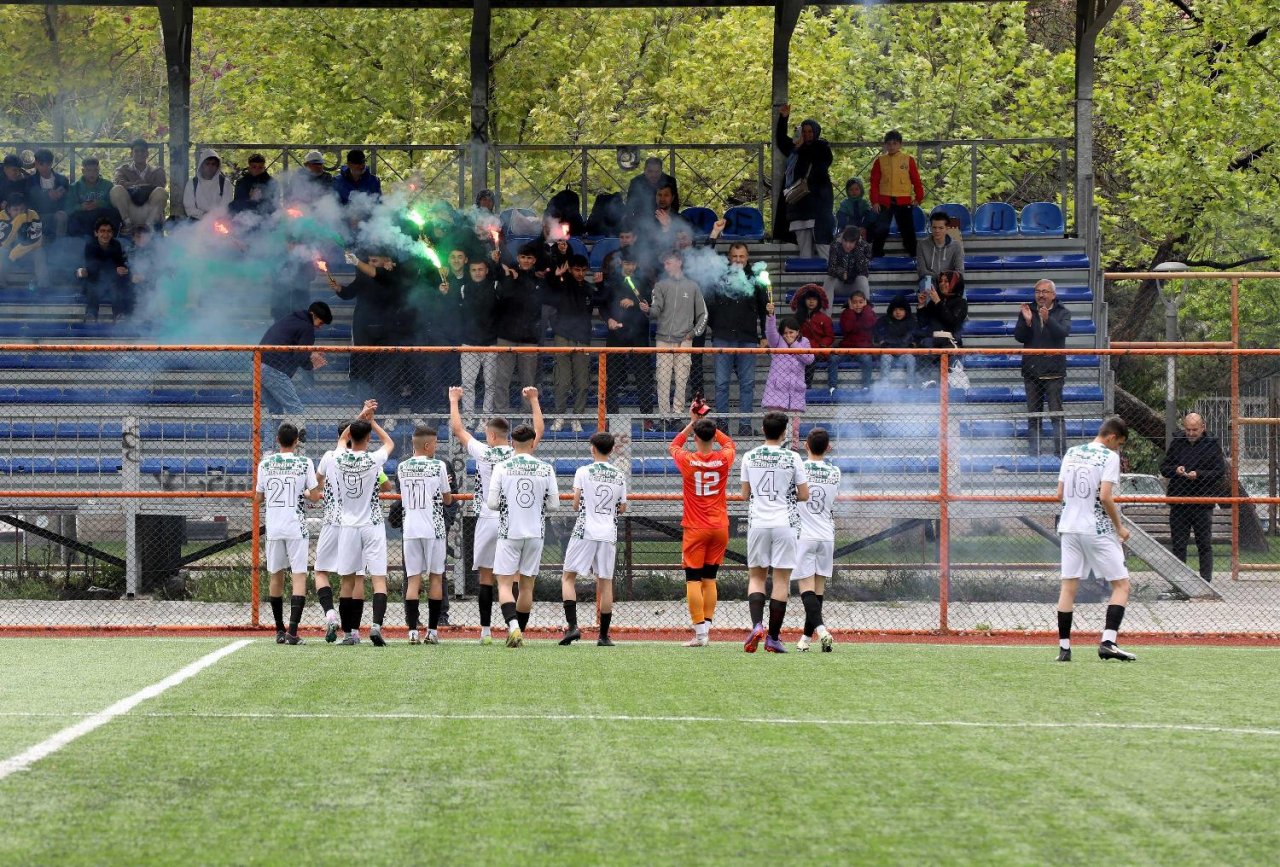 karatay-belediyespor-u15-futbol-takimi-u15-liginde-sampiyon-oldu-5-jpg-1500.jpg