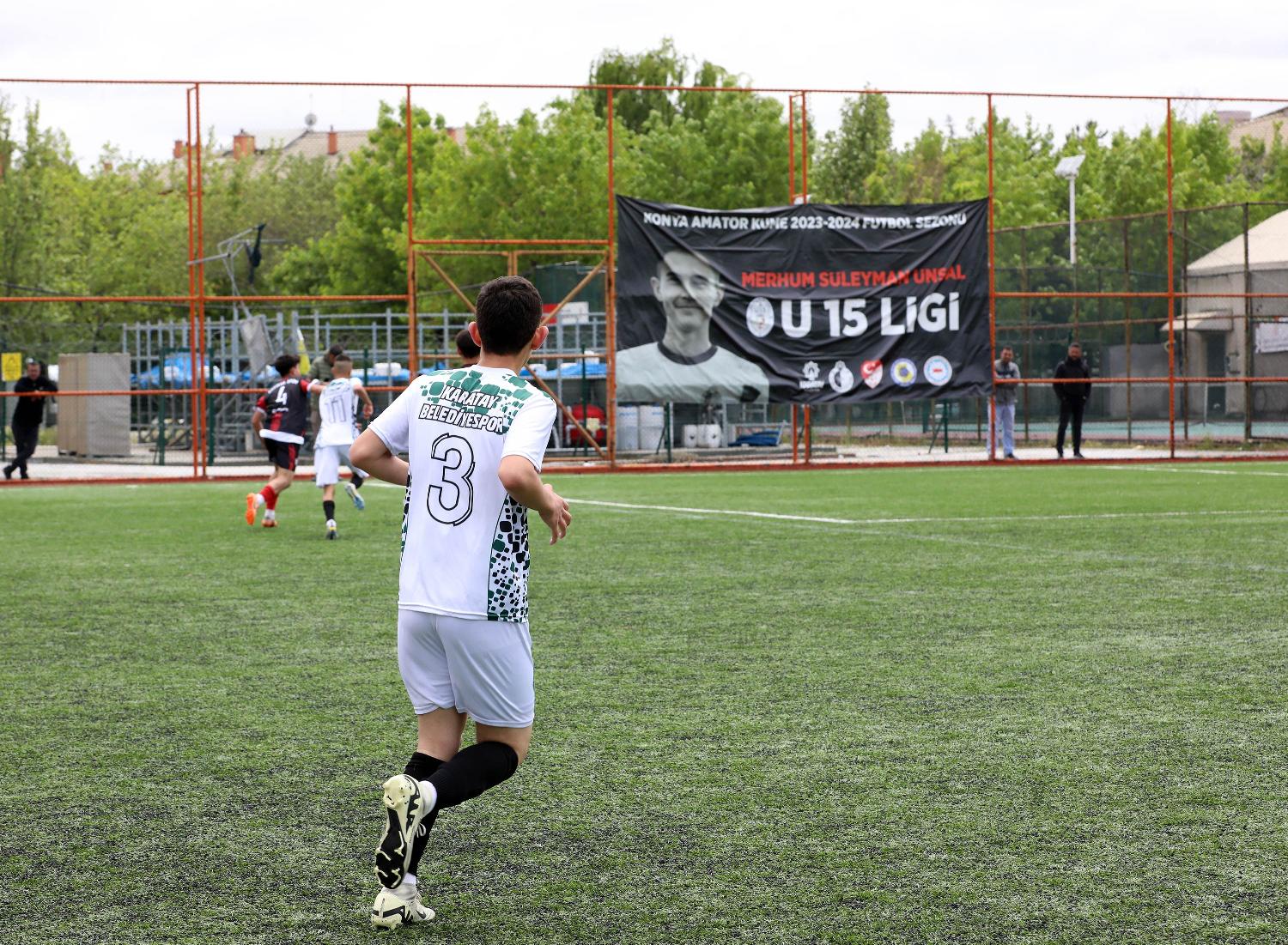 karatay-belediyespor-u15-futbol-takimi-u15-liginde-sampiyon-oldu-8-jpg-1500.jpg