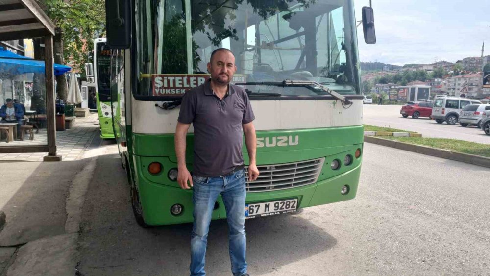 Otobüste korku dolu anlar! Şoför direksiyonu hastaneye çevirdi...