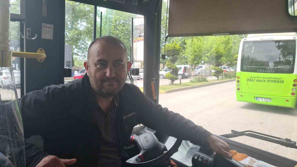 Otobüste korku dolu anlar! Şoför direksiyonu hastaneye çevirdi...
