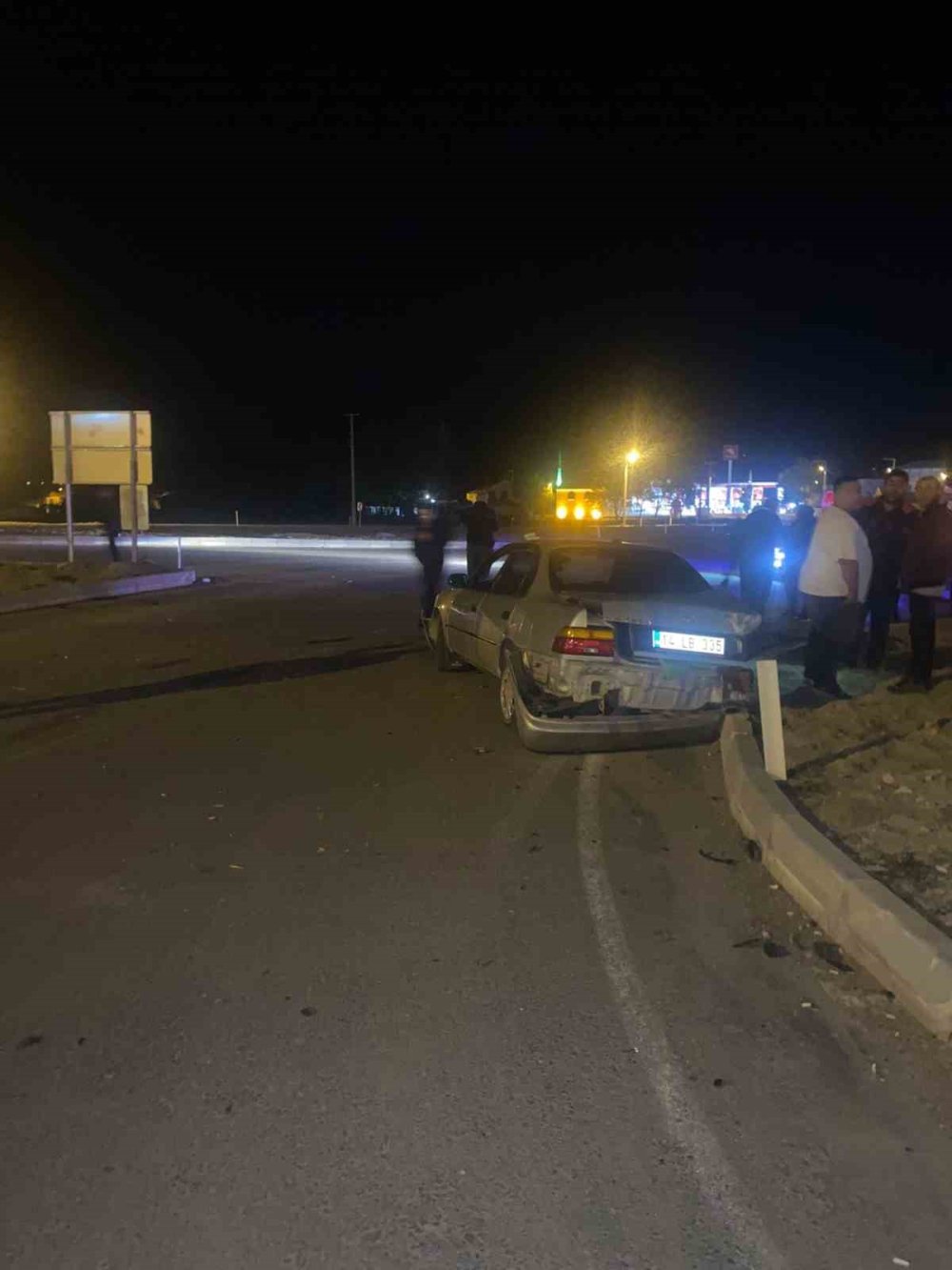 Dönel kavşakta minibüs ve otomobil çarpıştı! Can kaybı var mı?