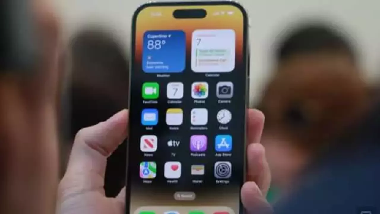 iphonelarda-simdi-yandik-dedirten-hata-kullanicilar-cilgina-dondu-1715862137-9755-mertsahin-demircioglu.webp
