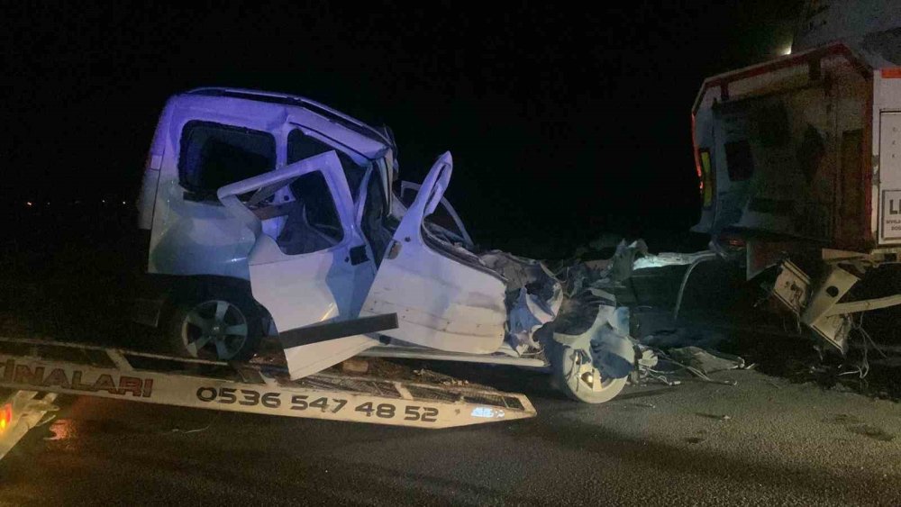 Konya- Karaman yolunda dehşet kaza! 20 yaşındaki sürücü can verdi