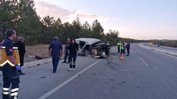 Katliam gibi kaza! Biri çocuk 3 ölü, 13 yaralı