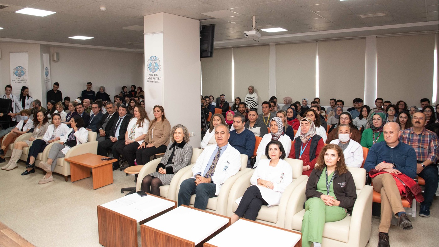 selcuk-universitesinde-antibiyotik-direncine-tiyatroyla-dikkat-cekildi-1.jpg