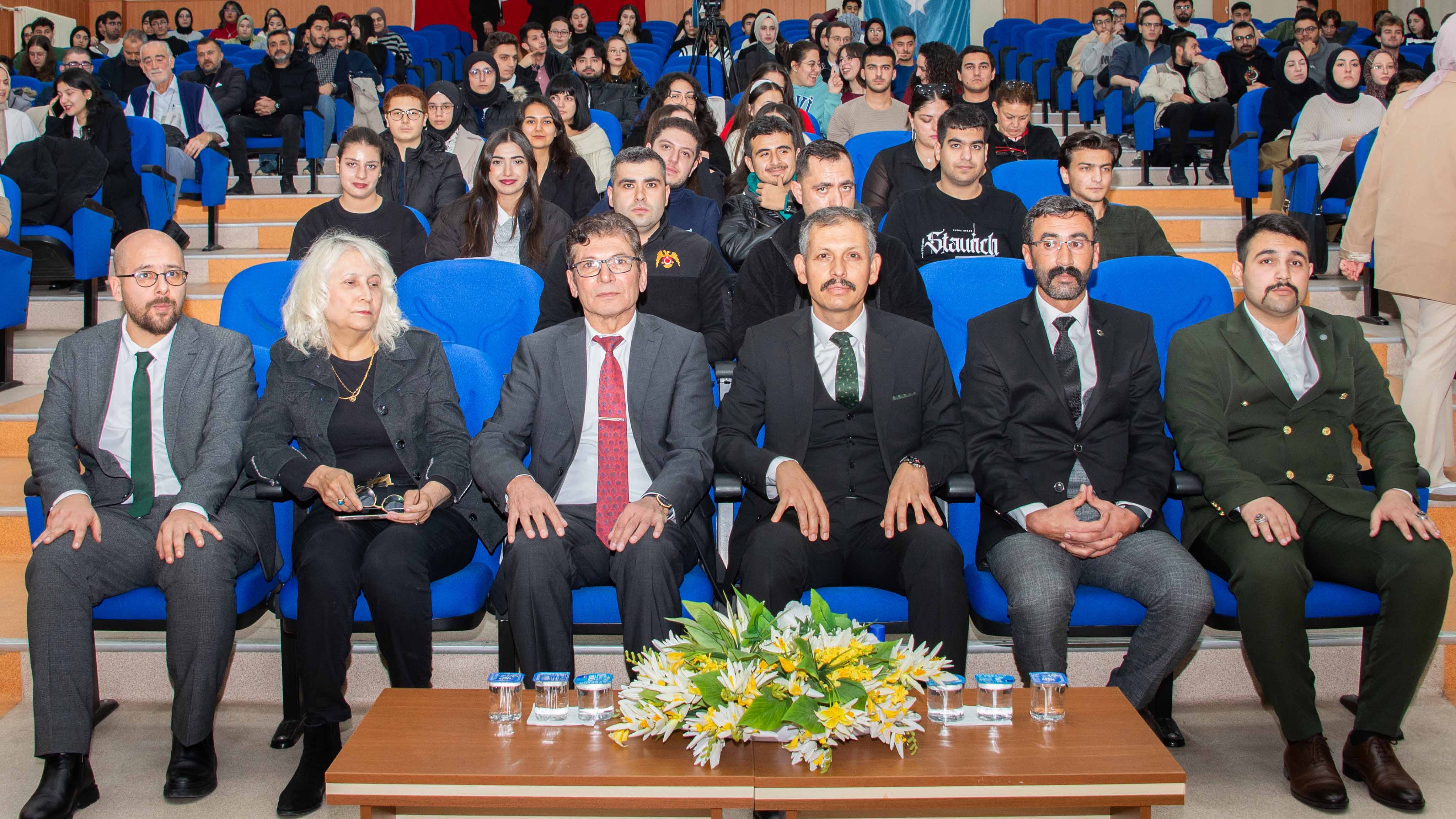 adalet-komisyonu-baskani-hasan-ay-kariyer-gunlerinde-ogrencilerle-tecrubelerini-paylasti-2.jpg