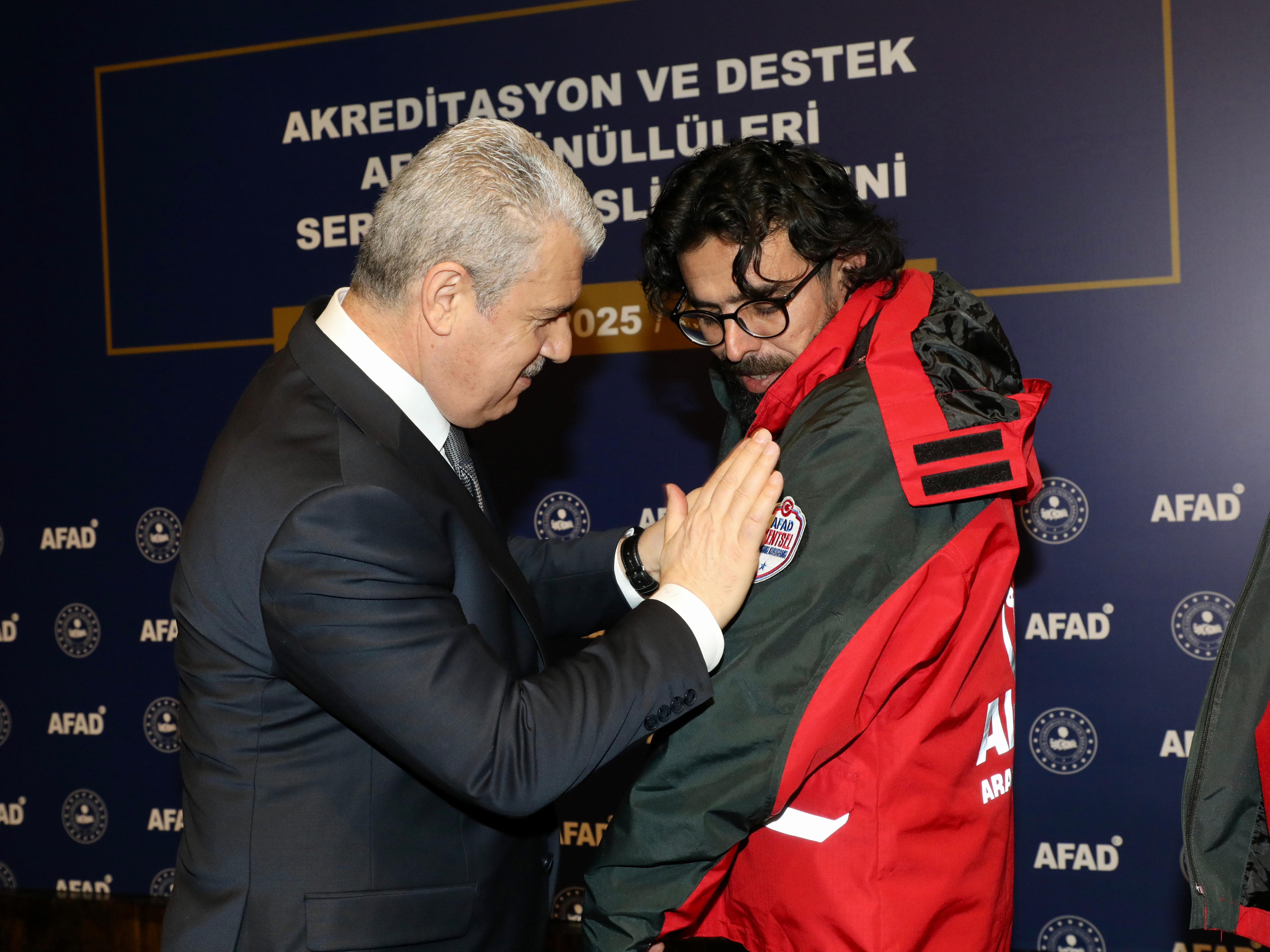 alpar-afad-akreditasyon-belgesini-aldi-3.jpg