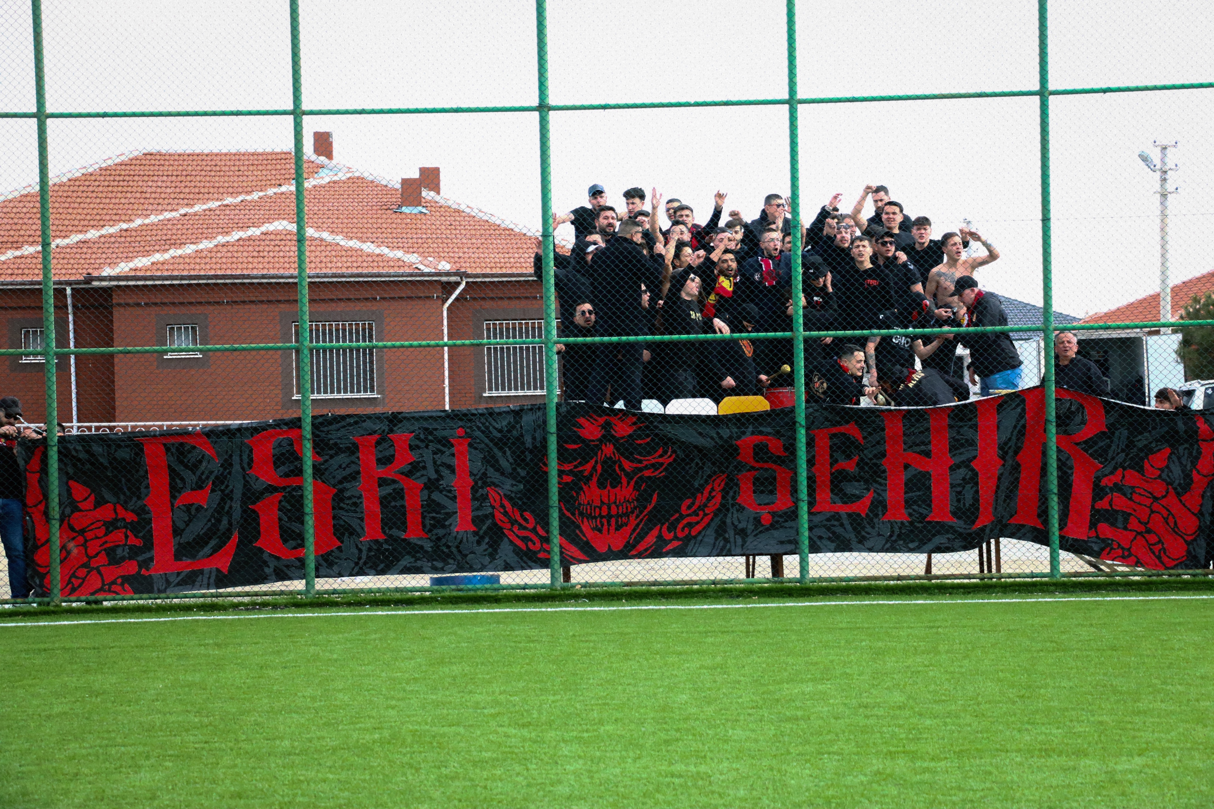 gldsmb6w8aez8el.jpg