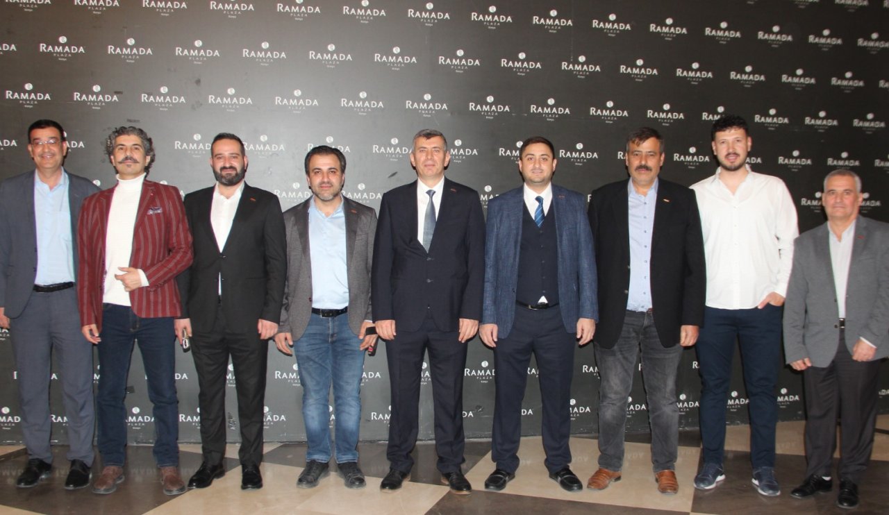 tursab-konya-bolge-temsil-kurulu-baskani-ozdal-karahan-ve-yonetim-kurulu-birlikte.jpg