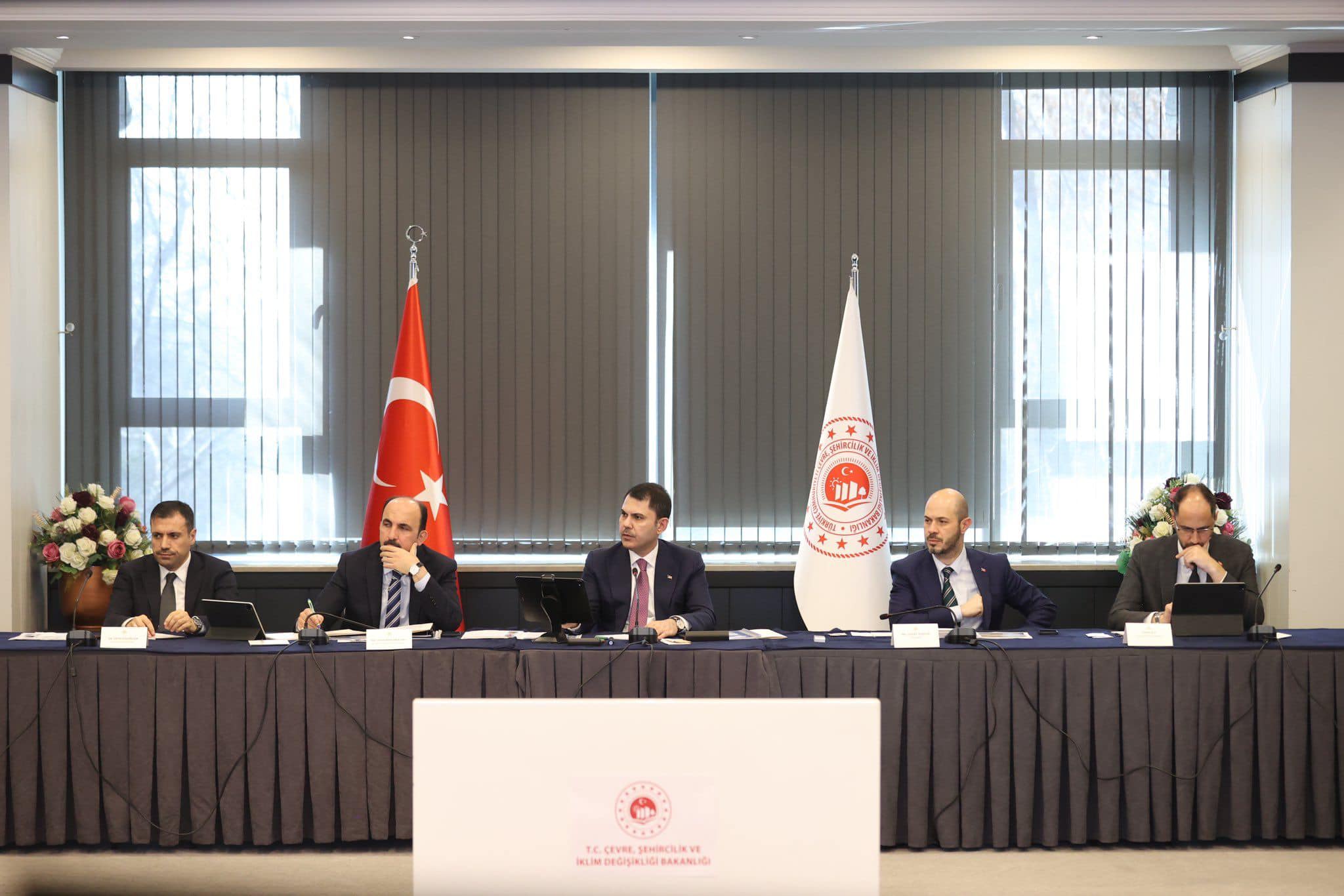 ak-parti-il-ve-ilce-teskilatlari-istisare-toplantisinda-bulustu-1.jpg