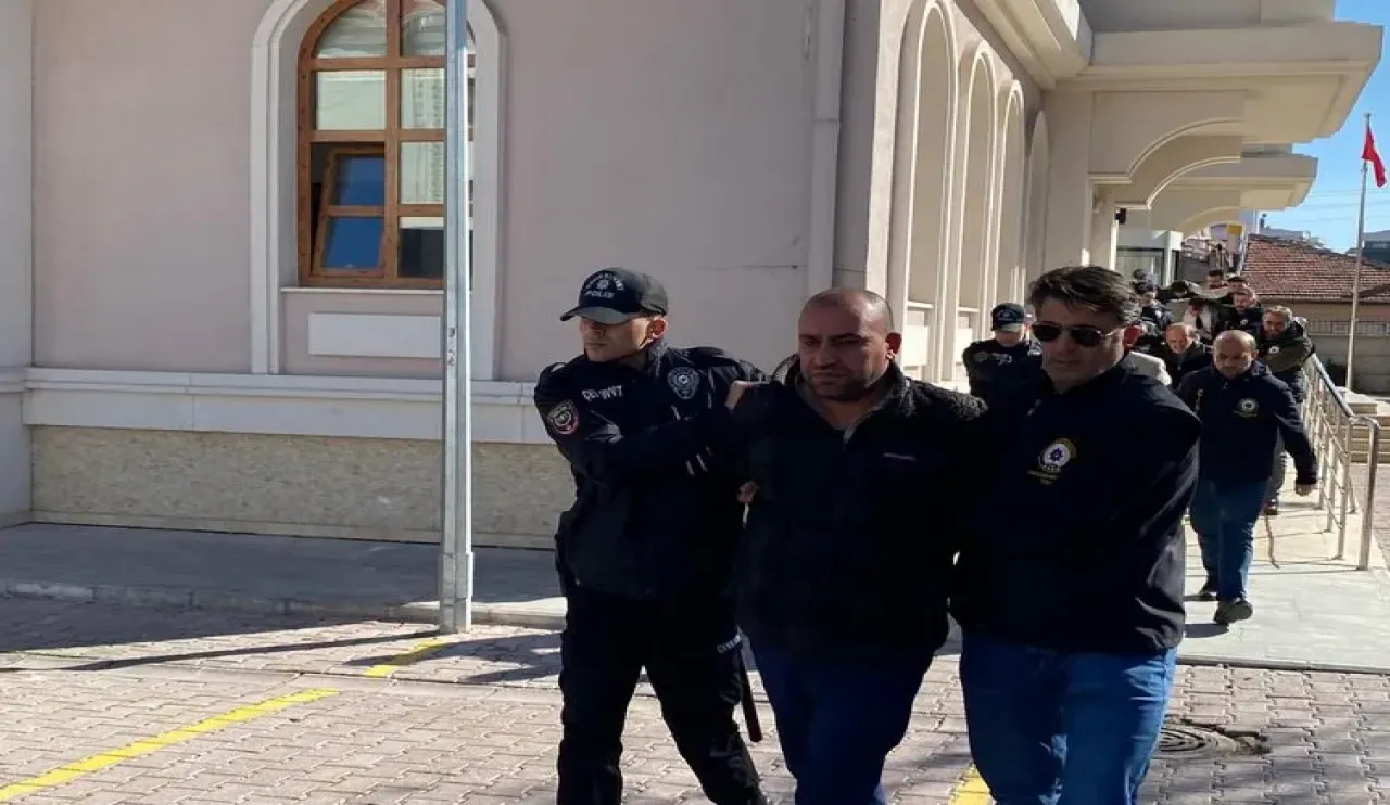 0x0-konyadaki-binanin-cokme-sebebi-belli-oldu-bilirkisi-raporunda-saskina-ceviren-detaylar-1741932271499.webp