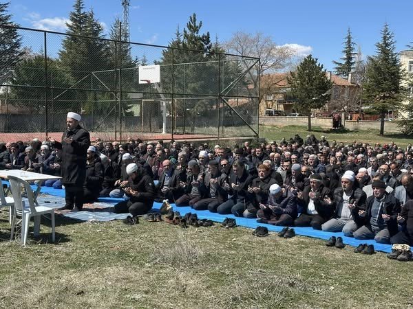Konyalılar bu sefer ellerini başka istek için semaya açtı