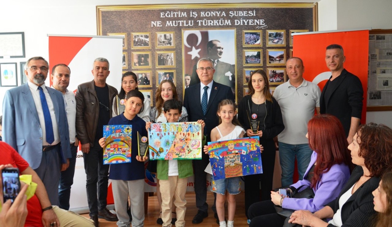 egitim-is-konya-subesi-yonetimi-dereceye-giren-ogrencilerle-birlikte.jpg
