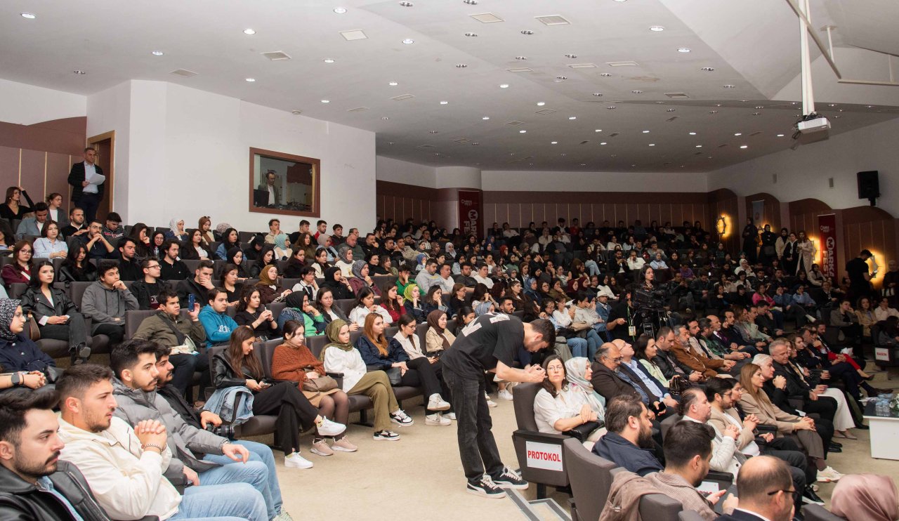 selcuk-universitesi-iletisim-fakultesinde-markafest-heyecani-5.jpg