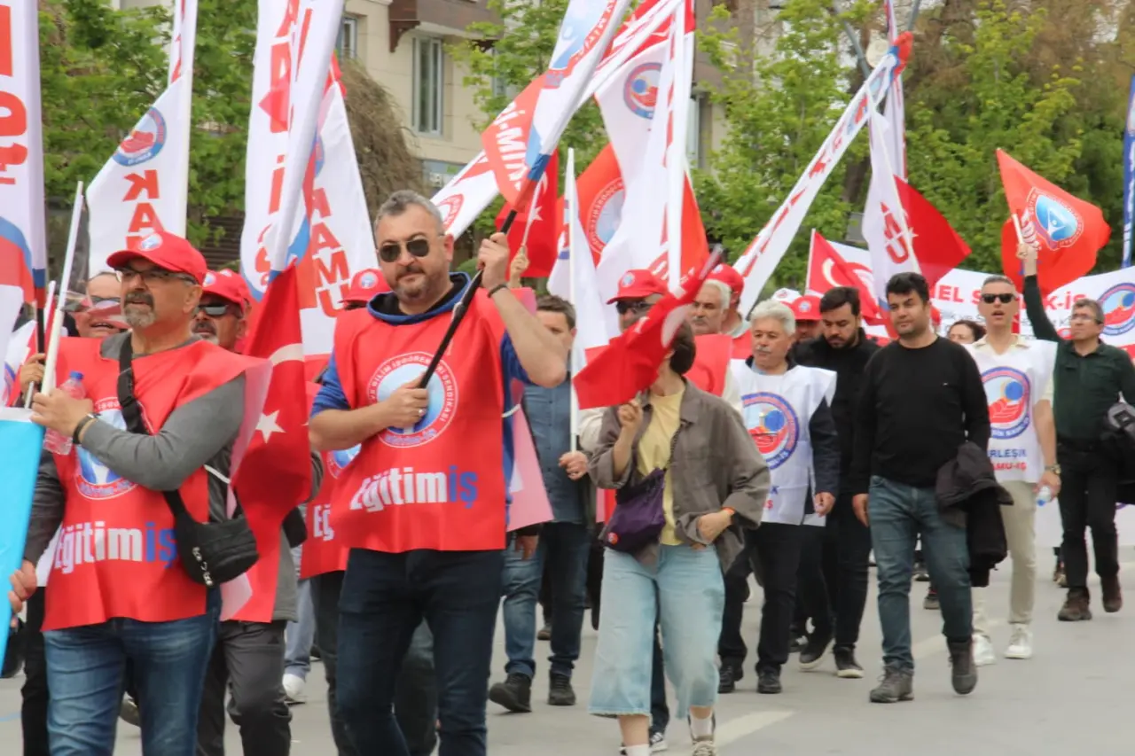 Konya’da 1 Mayıs coşkusu! İşçiler meydanlara çıktı 1