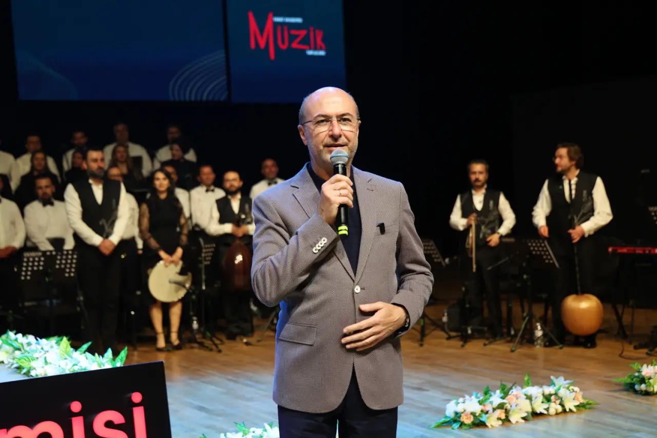 Konya'da nostalji rüzgarı: Müzeyyen Senar eserleri seslendirildi 4