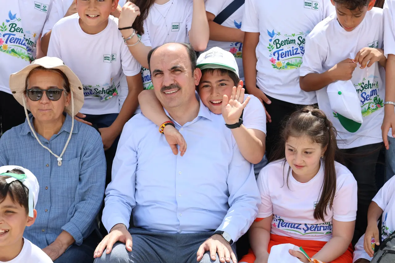 Konya’da çevre seferberliği: Başkan Altay öğrencilerle parkta temizlik yaptı 4