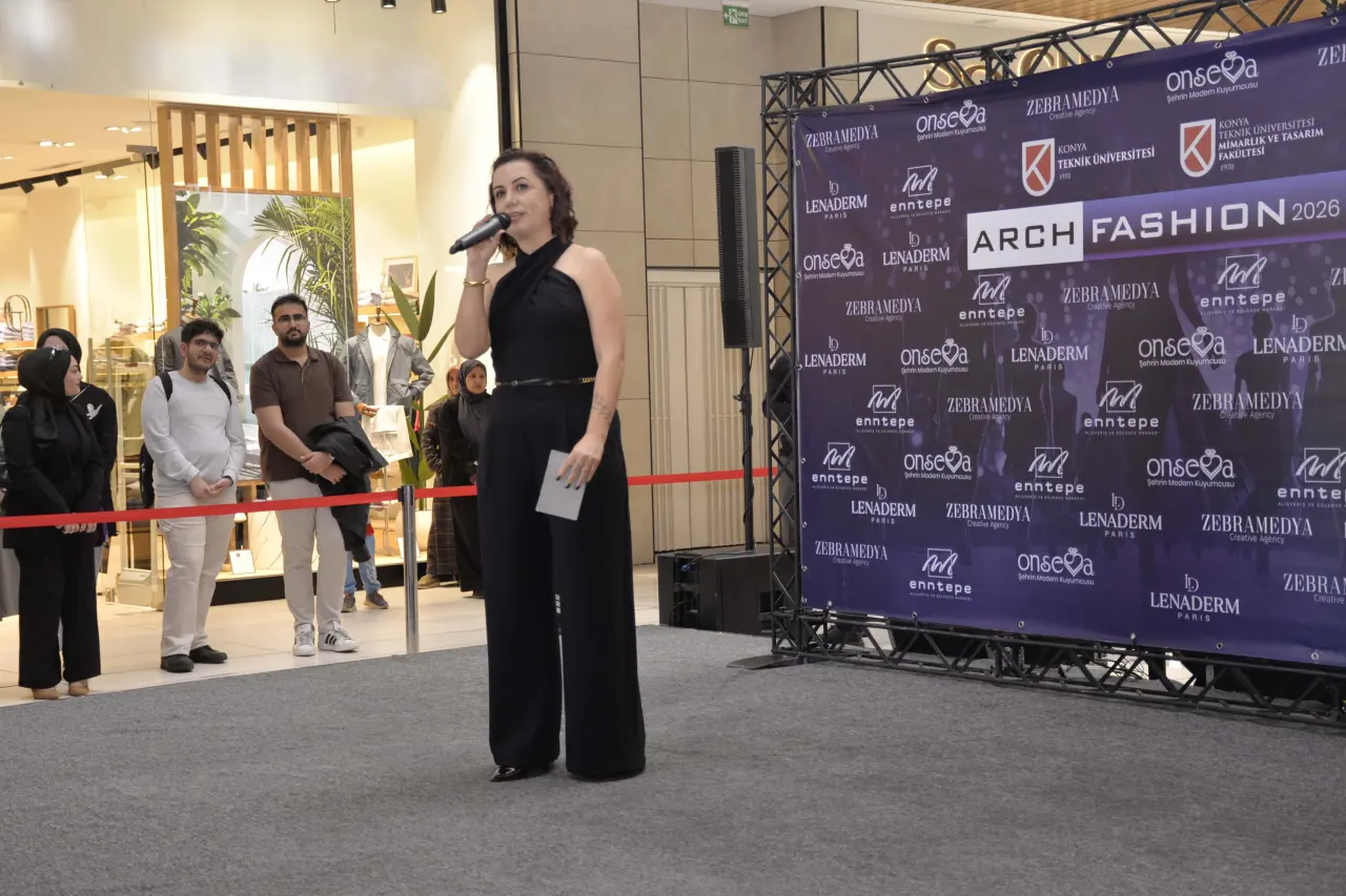 Konya’da ilginç defile: Mimariyi kıyafete dönüştürdüler 4