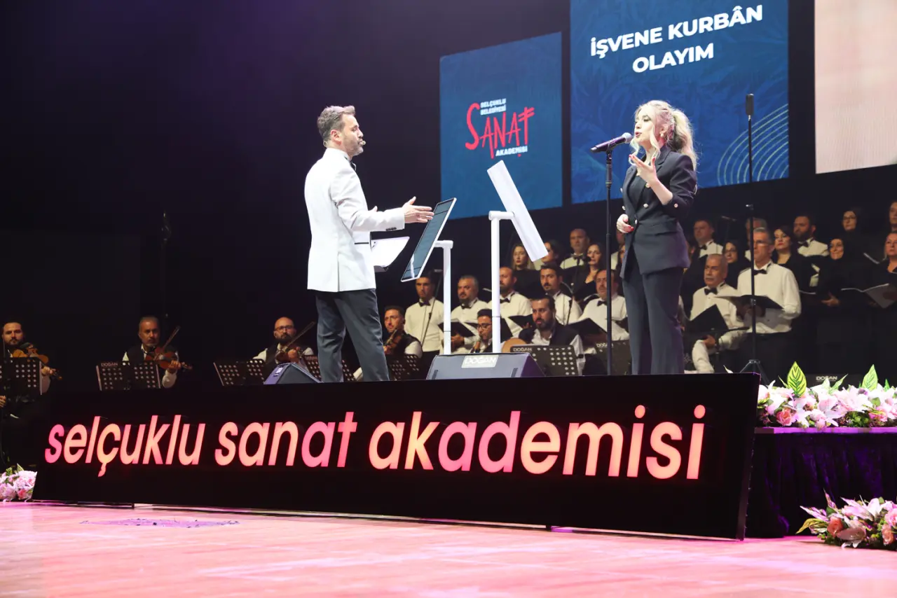 Konya'da nostalji rüzgarı: Müzeyyen Senar eserleri seslendirildi 1