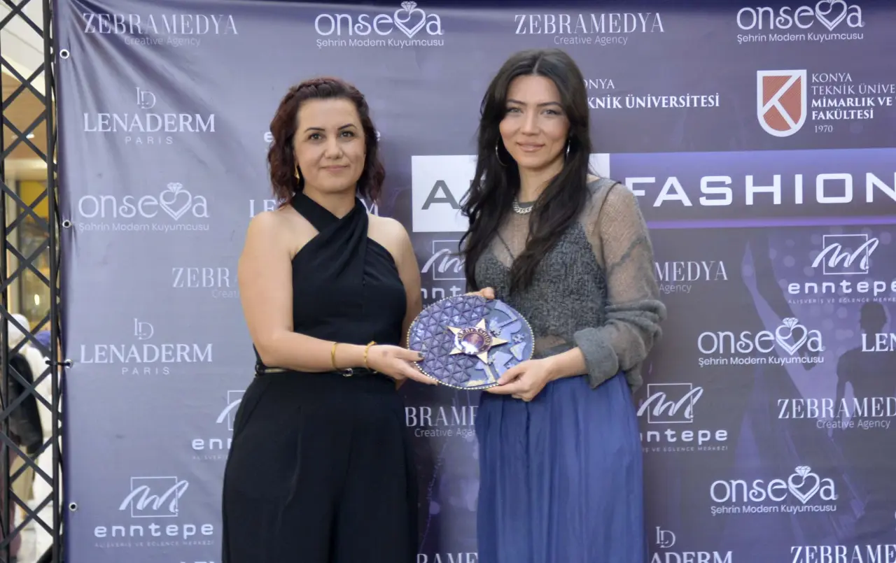 Konya’da ilginç defile: Mimariyi kıyafete dönüştürdüler 8