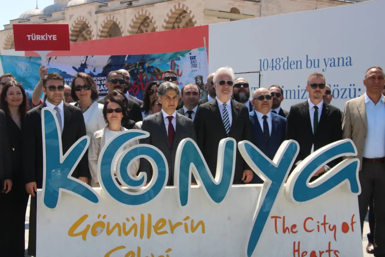Karadağlı da katıldı! Tiyatro dünyasının gözü Konya’da 5