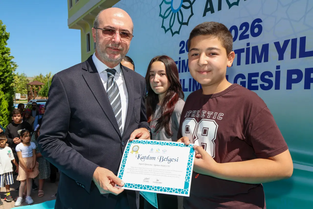 Konya’da genç yetenekler sahneye çıktı! Birbirinden özel eserler beğeni topladı 17