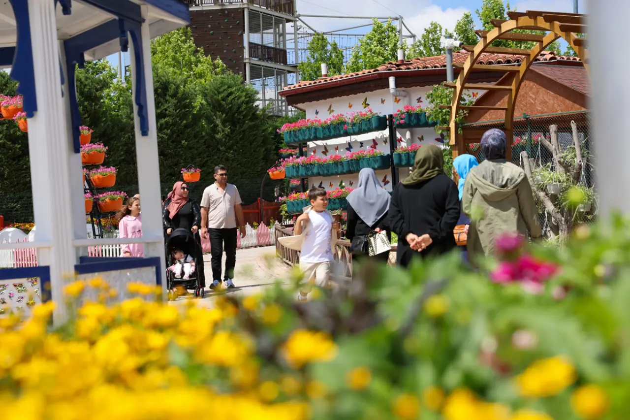 Konya’nın renk cümbüşü kapılarını açtı! Selçuklu Çiçek Bahçesi ziyaretçilerini bekliyor 6